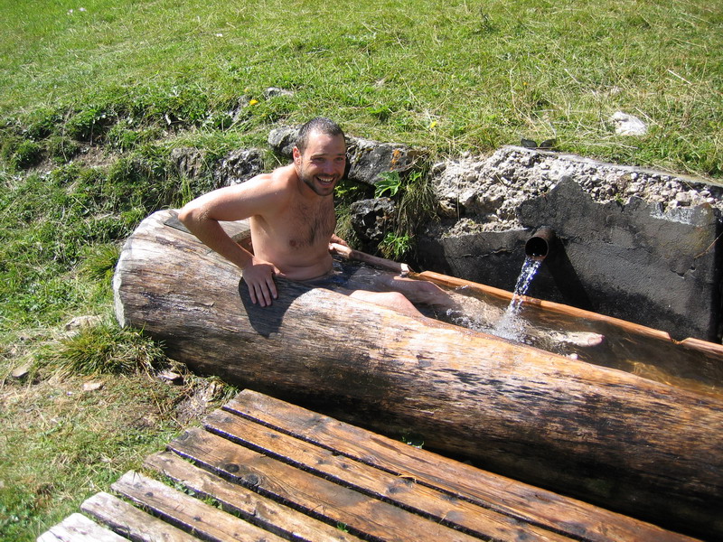 Koupaka v koryt